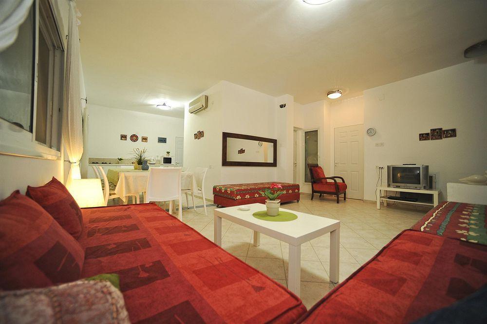 Villa 1000 Арад Екстериор снимка